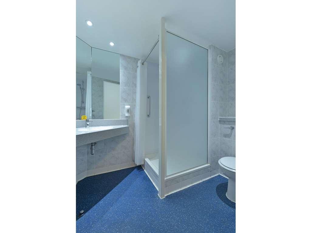 Travelodge Bournemouth Cooper Dean الغرفة الصورة
