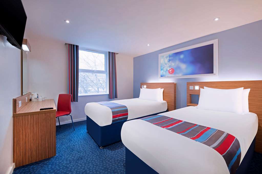 Travelodge Bournemouth Cooper Dean الغرفة الصورة